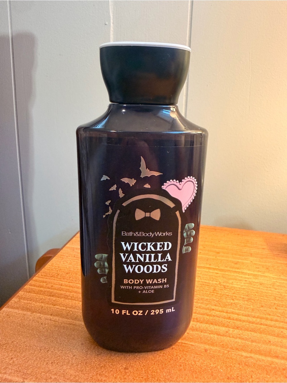 Bath & Body Works Wicked Vanilla Woods Body Wash - Black with Pink Accent